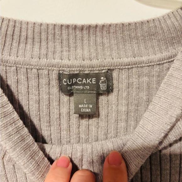 CUPCAKE, Ruffled Sleeve Ribbed Sweater, Size Large - Picture 4 of 4